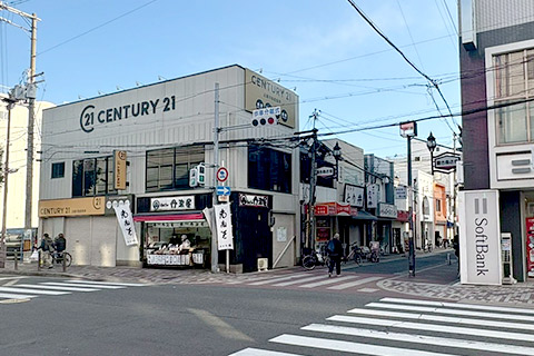 そのまま直進します。